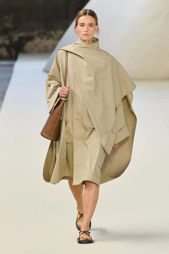 Tod’s风味的极简会爱吗？ Tod’s 2025春夏系列爱游戏平台微透长裙半遮