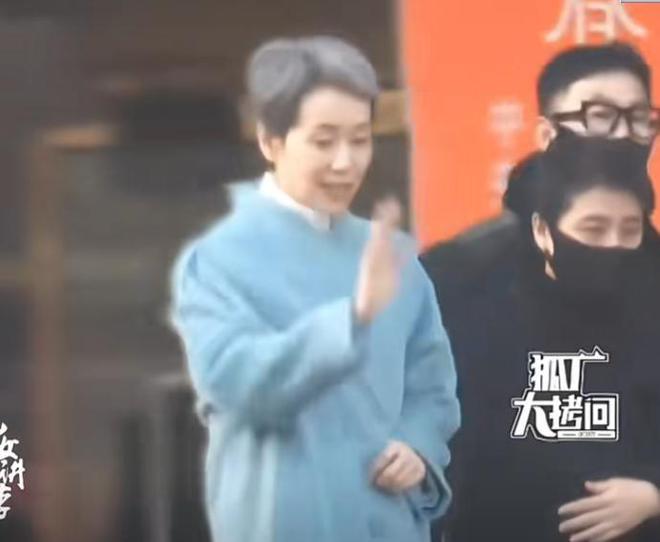疑似现身春晚彩排网友：今年一定不早睡ayx爱游戏app春晚惊喜来了！王菲(图2)