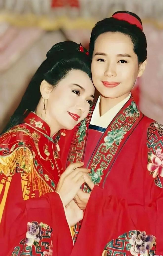 疑似现身春晚彩排网友：今年一定不早睡ayx爱游戏app春晚惊喜来了！王菲(图9)