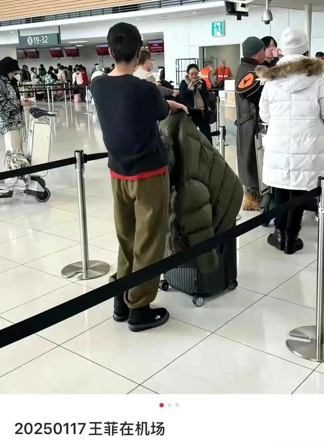 疑似现身春晚彩排网友：今年一定不早睡ayx爱游戏app春晚惊喜来了！王菲(图15)
