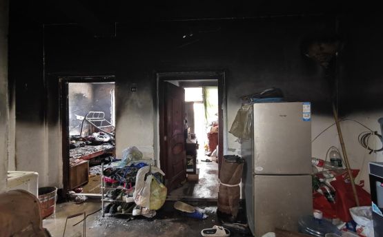 某小区一住宅发生火灾注意！爱游戏app网站手机版雅安(图2)