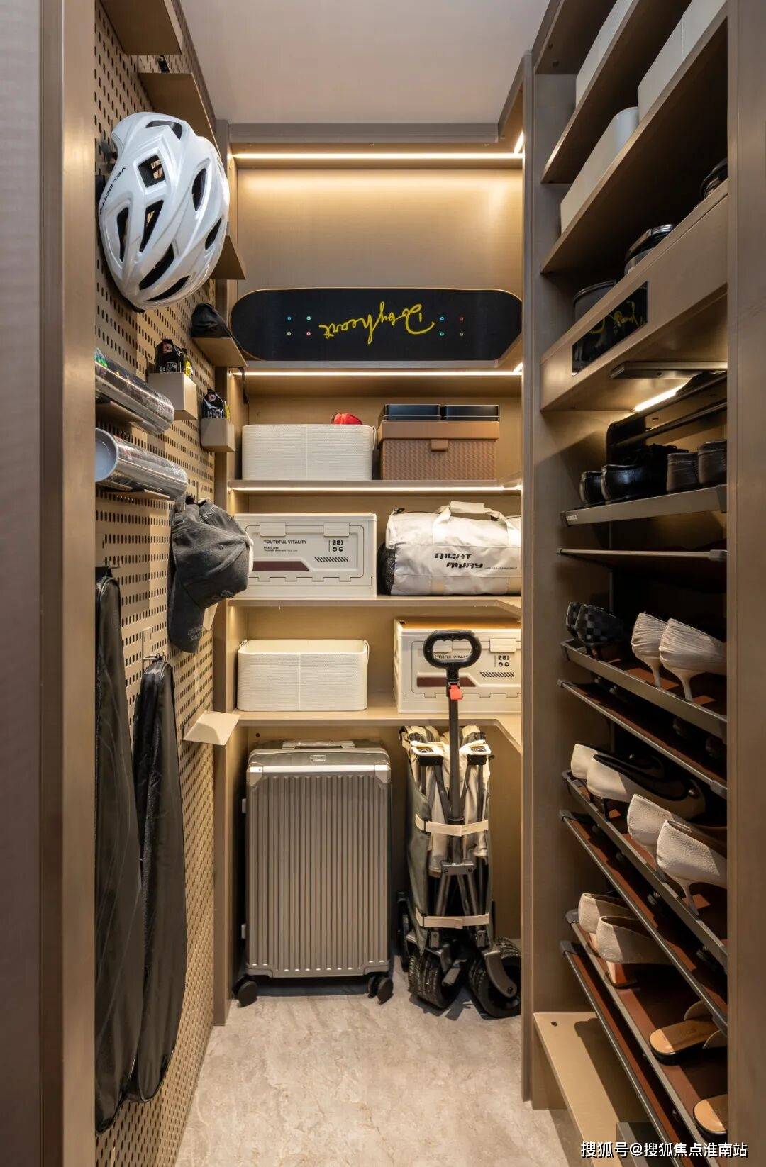 线年楼盘百科→首页网站→楼盘测评→中心电线小时热线电话AYX爱游戏保利誉滨江售楼处电话→保利誉滨江售楼中心电(图9)